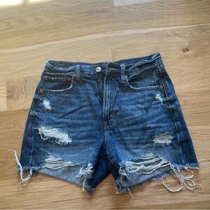 American Eagle 90s boyfriend short